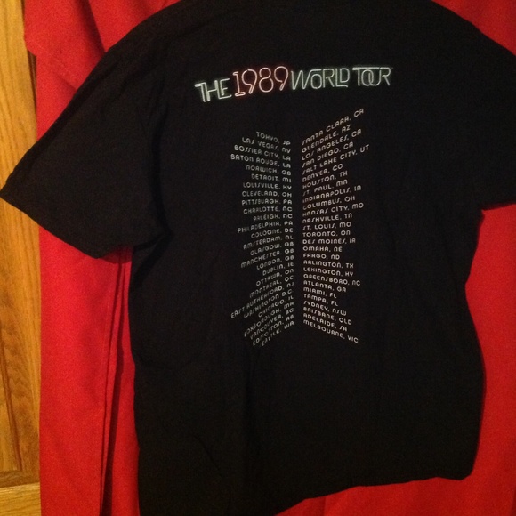 Taylor Swift concert tshirt - Picture 2 of 3